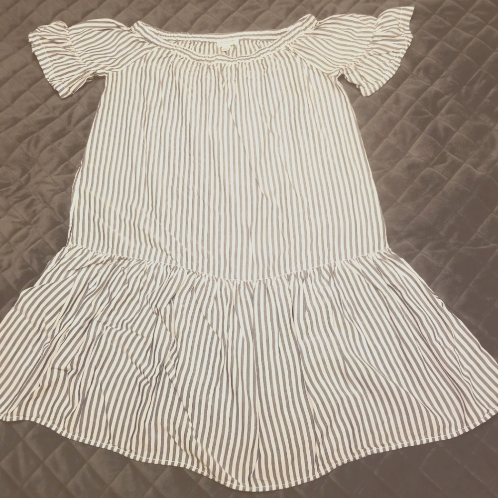 BeachLunchLounge Comfy Dress with Ruffles and Vertical Stripes - Medium